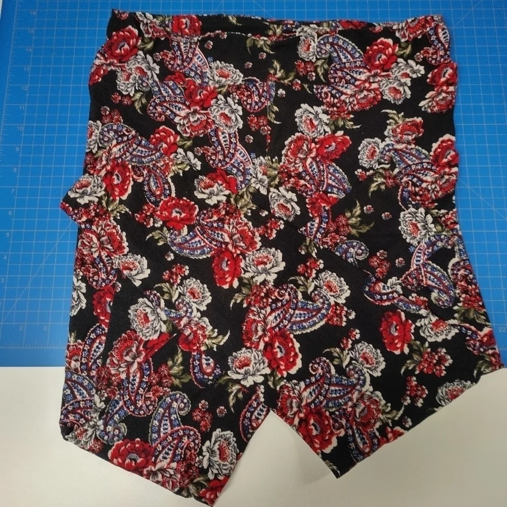 😗3/$12 Super Soft Ultra Flirt Brand Red/Black Leggings